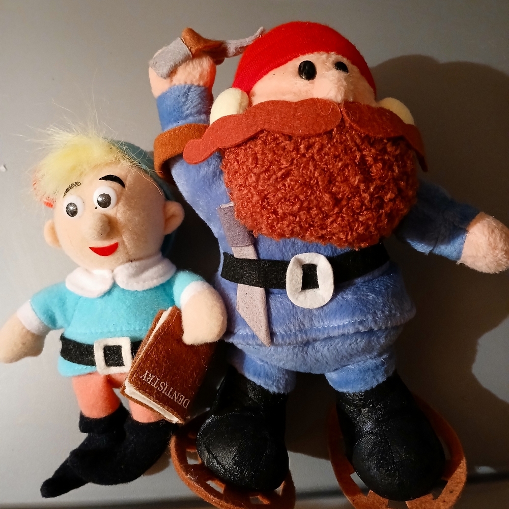 Lot of Island of Misfit Toys Christmas Hermey Purse Charm & Corne…